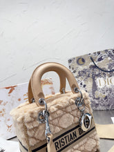 Load image into Gallery viewer, DR256 Lady-life / 7.9x7inch
