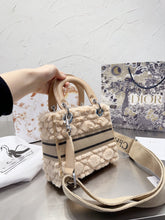 Load image into Gallery viewer, DR256 Lady-life / 7.9x7inch
