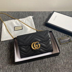 GC431 GG Marmont matelassé mini bag / 8"W x 5"H x 2.5"D