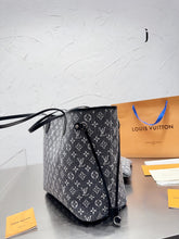 Load image into Gallery viewer, LB729 Neverfull MM / 12.2 x 11 x 5.5 inches
