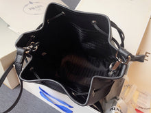 Load image into Gallery viewer, PD176 Leather bucket bag / 7.9x9.8x5.5inch
