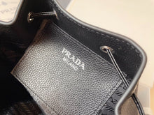 Load image into Gallery viewer, PD176 Leather bucket bag / 7.9x9.8x5.5inch
