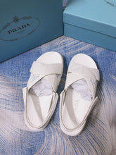 Load image into Gallery viewer, SE856 PD Quilted Nappa Leather Flatform Sandals / Size4-9
