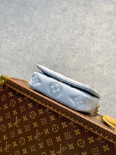 Load image into Gallery viewer, LB665 Wallet on Strap Bubblegram / HIGHEST QUALITY VERSION / 7.9 x 4.7 x 2.4 inches
