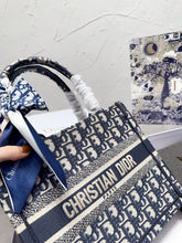 Load image into Gallery viewer, DR258 Small Dior Book Tote / 10.2 x 8.5 x 5.5 inches (Including the Wallet)
