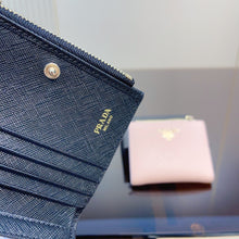 Load image into Gallery viewer, PD191 Small Leather Wallet / 4.3x3.5inch
