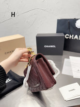 Load image into Gallery viewer, CC660 Wallet on the Chain / 7.8x5.1inch
