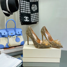 Load image into Gallery viewer, SE984 Avril Crystal Covered Pointy Toe Pumps / Size4-10
