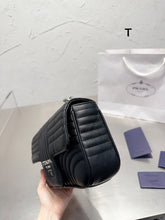 Load image into Gallery viewer, PD193 Diagramme Shsoulder Bag / 10.6x6.3inch
