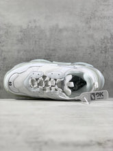 Load image into Gallery viewer, SE946 Women's Triple S Clear Sole
