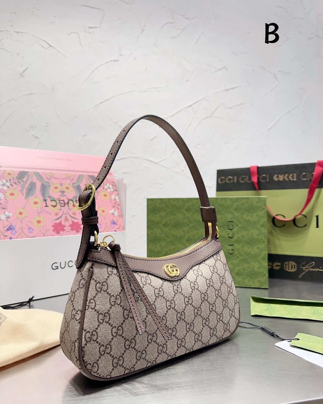 GC452 Ophidia GG Small Handbag / 9.8