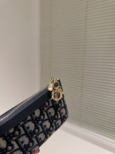 Load image into Gallery viewer, DR249 Card Holder
