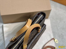 Load image into Gallery viewer, LB737 Vintage Handbag / 10.2x3.9x7.5inch
