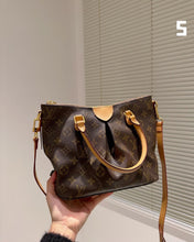 Load image into Gallery viewer, LB732 Boétie PM /  9.8 x 9.1 x 5.5 inches
