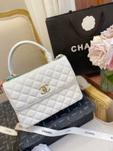 Load image into Gallery viewer, CC630 Flap Bag with Top Handle / 6.6 × 9.8 × 4.7 in
