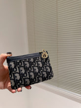 Load image into Gallery viewer, DR249 Card Holder
