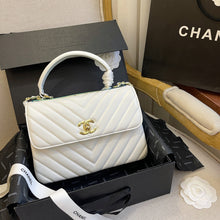 Load image into Gallery viewer, CC631 Flap Bag with Top Handle / 6.6 × 9.8 × 3.9 in
