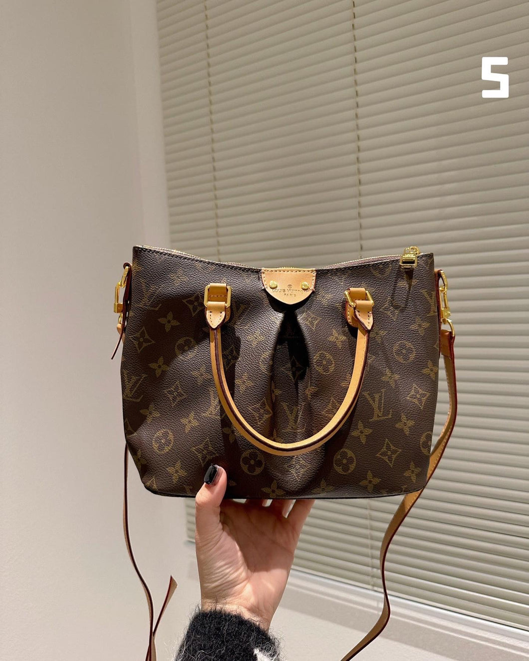 LB732 Boétie PM /  9.8 x 9.1 x 5.5 inches