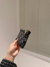 Load image into Gallery viewer, DR249 Card Holder
