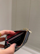 Load image into Gallery viewer, DR249 Card Holder
