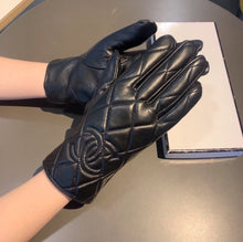 Load image into Gallery viewer, JW656 CC Lambskin Gloves
