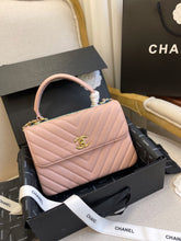 Load image into Gallery viewer, CC631 Flap Bag with Top Handle / 6.6 × 9.8 × 3.9 in
