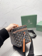 Load image into Gallery viewer, GY009 Muse Vanity Case / 6.3x5.5x7.9inch
