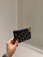 Load image into Gallery viewer, DR249 Card Holder
