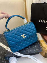 Load image into Gallery viewer, CC630 Flap Bag with Top Handle / 6.6 × 9.8 × 4.7 in
