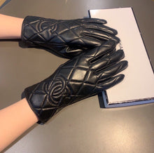 Load image into Gallery viewer, JW656 CC Lambskin Gloves
