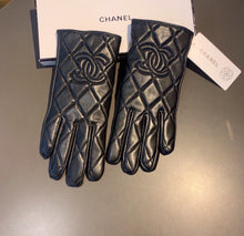 Load image into Gallery viewer, JW656 CC Lambskin Gloves
