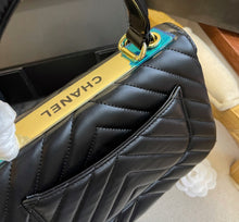 Load image into Gallery viewer, CC631 Flap Bag with Top Handle / 6.6 × 9.8 × 3.9 in
