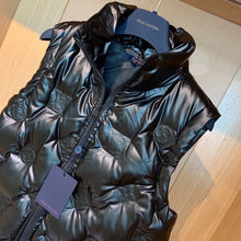 Load image into Gallery viewer, CLTH291 LB Down Vest / S/M/L
